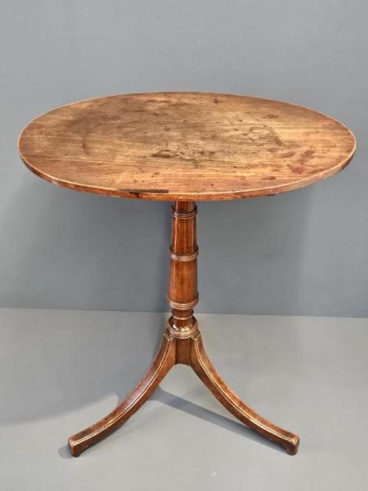 Superb George III Cherry Wood Oval Top Tripod Table - Image 1