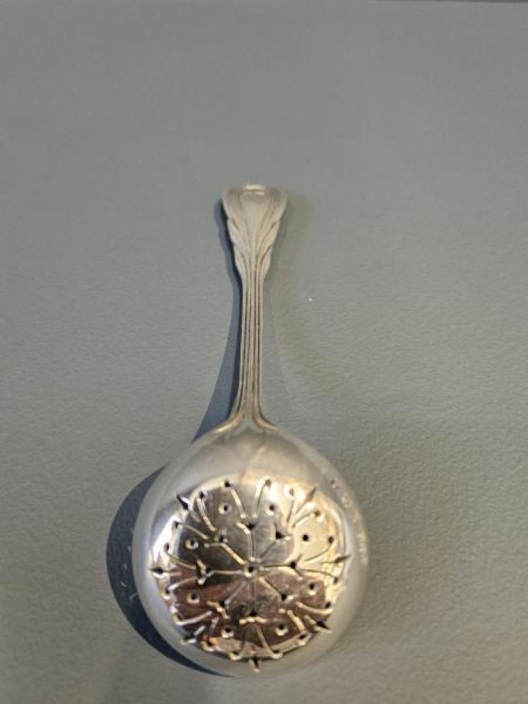 Victorian Elkington Silver Strainer  - Image 4