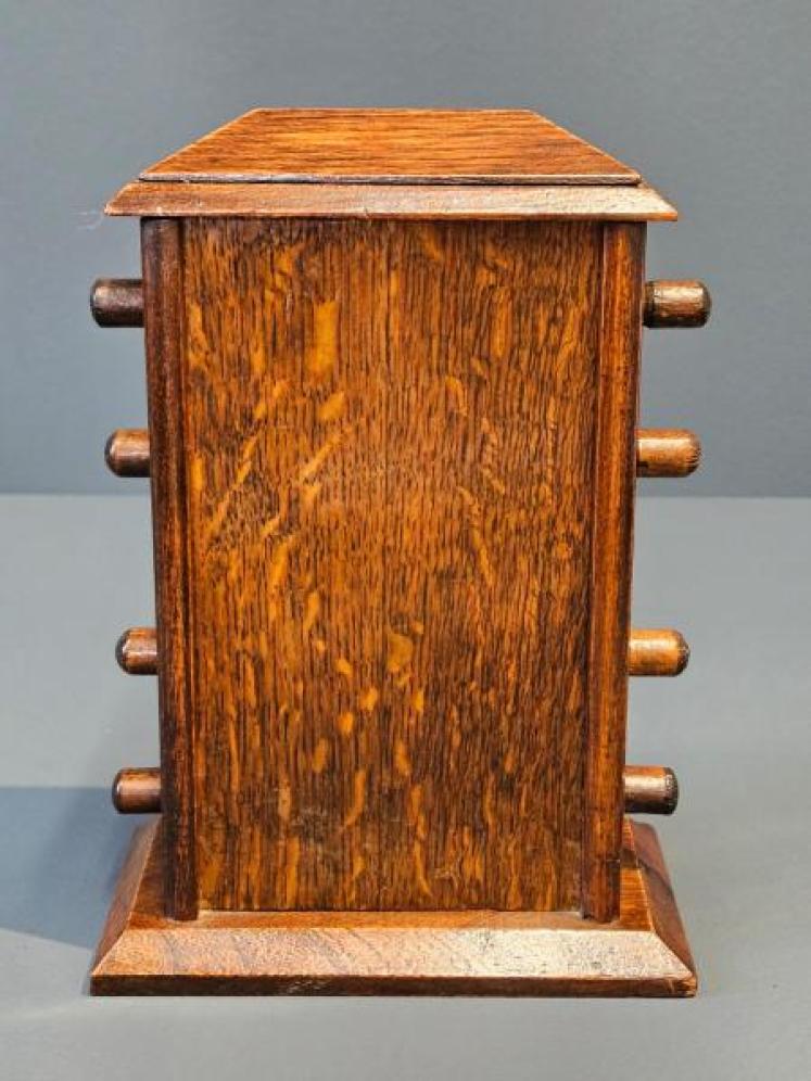 Victorian Oak Perpetual Desk Calendar - Image 4