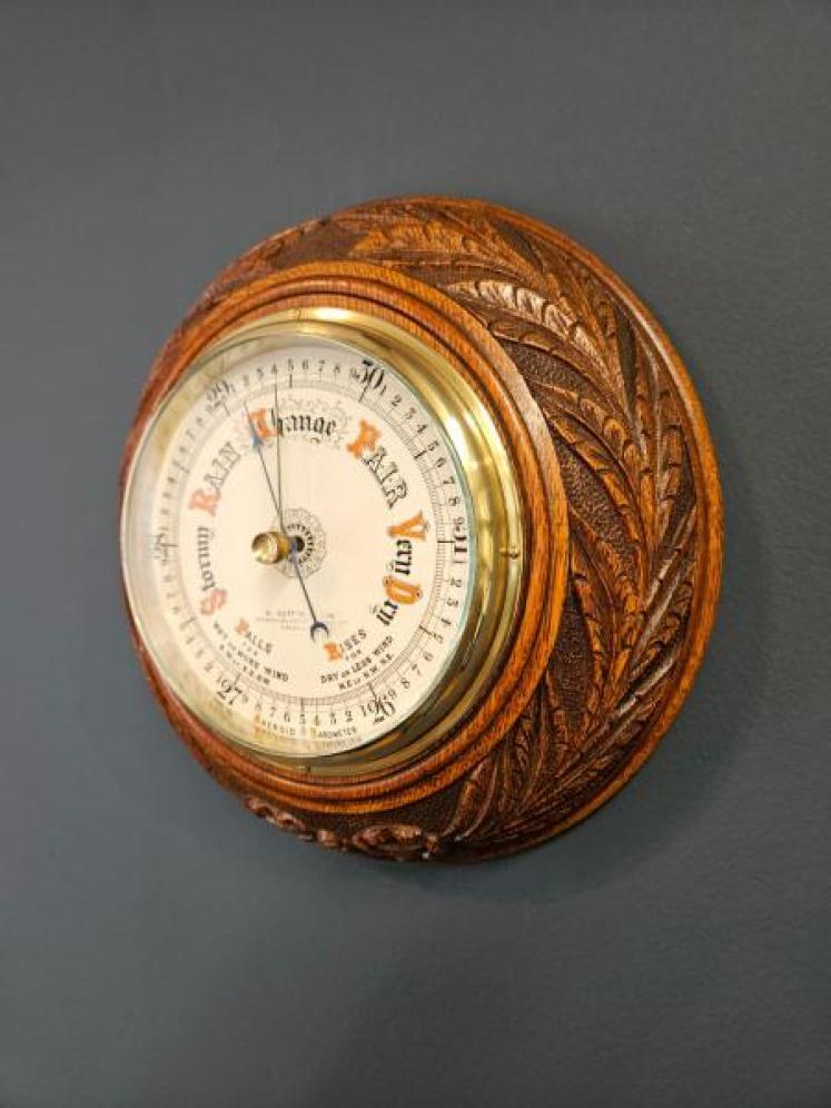 Victorian Carved Leaf and Bow Carved Oak Barometer - Image 4