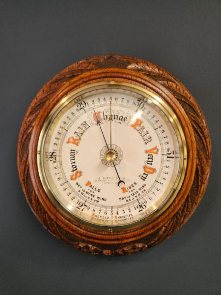 Victorian Carved Leaf and Bow Carved Oak Barometer - Image 7