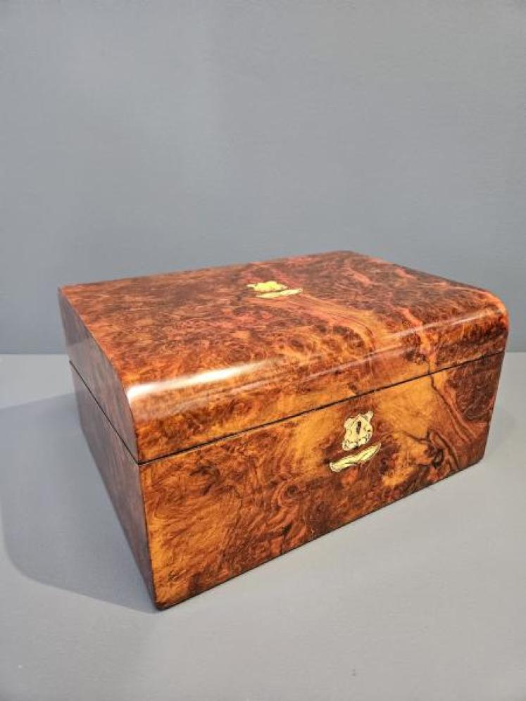 Victorian Burr Walnut Writing Slope - Image 4