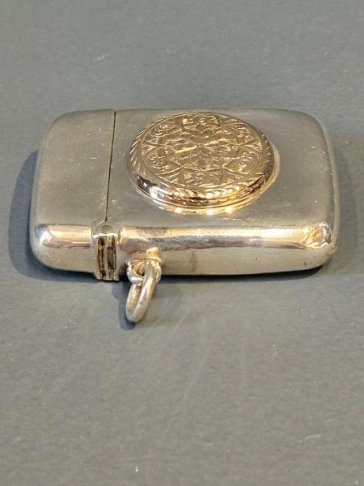 Silver and 9ct Gold Medallion Vesta Case - Image 2