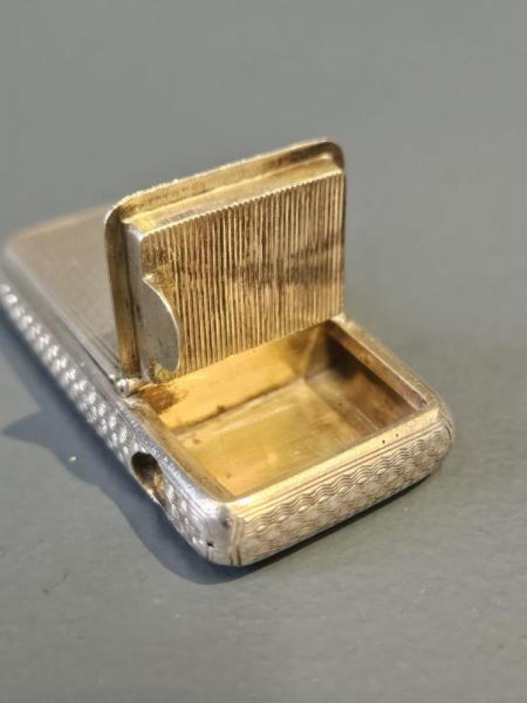Unusual Mid Victorian Silver Vesta and Cheroot Cutter - Image 3