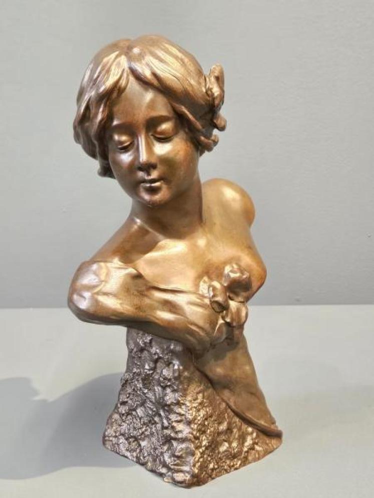 Art Nouveau Bronze Bust by Chiappe - Image 2