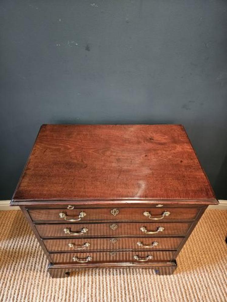 Small George III Mahogany Chest with Brushing Slide - Image 5