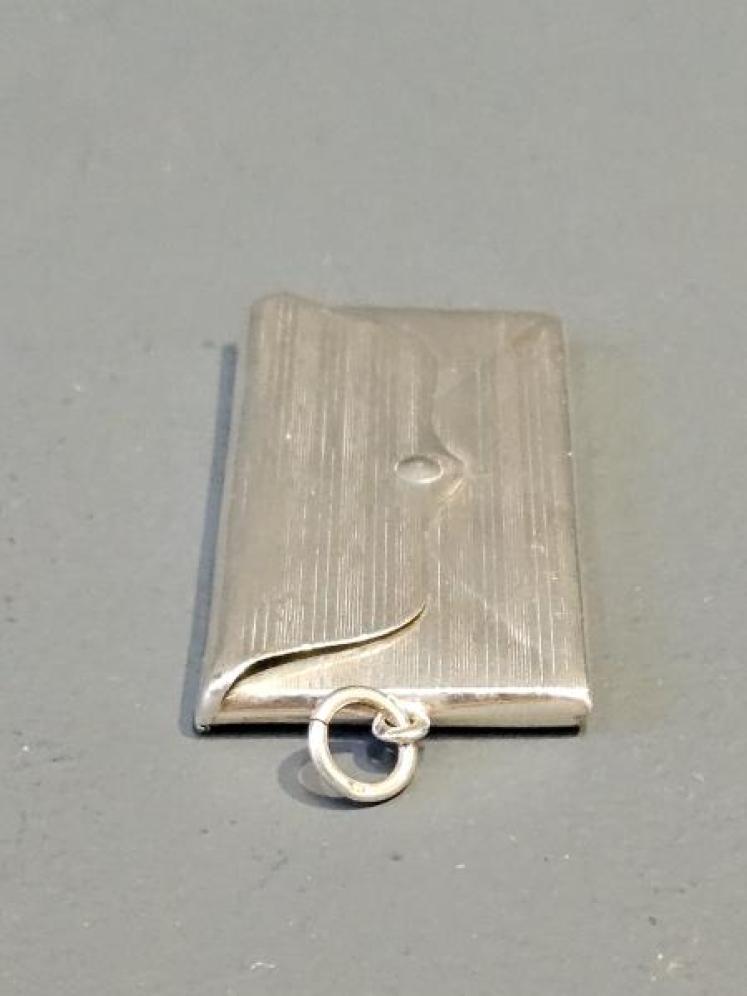 Engine Turned Silver Triple Stamp Envelope - Image 2