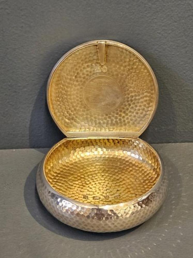 Large Planished Silver Tobacco Box - Image 4