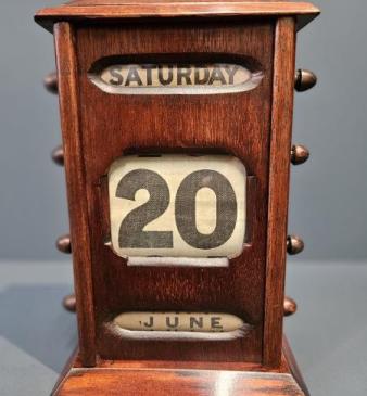Edwardian Mahogany Perpetual Desk Calendar 