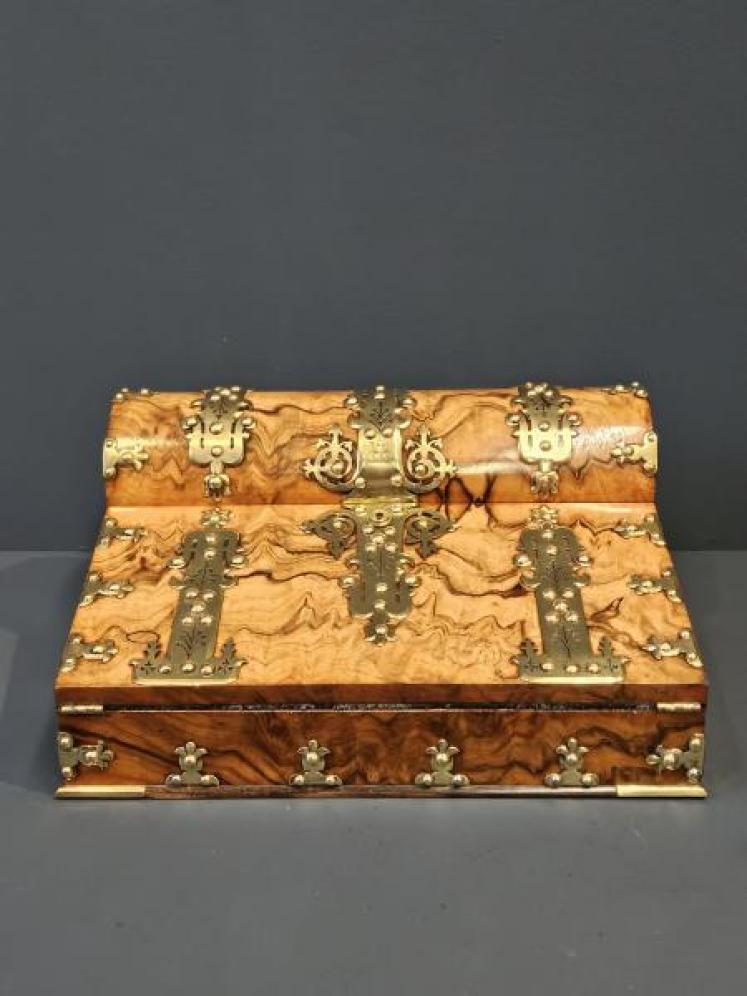 Outstanding Quality Victorian Walnut Writing Box - Image 2
