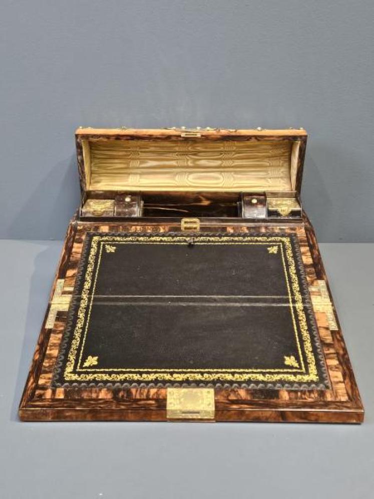 Outstanding Quality Victorian Walnut Writing Box - Image 3