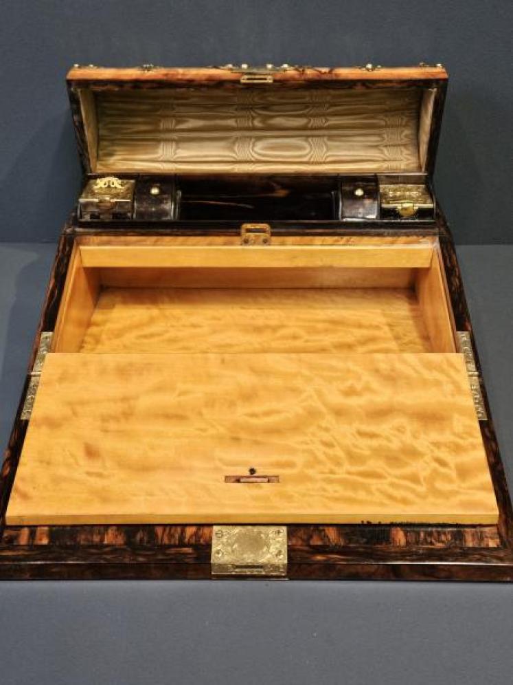 Outstanding Quality Victorian Walnut Writing Box - Image 6