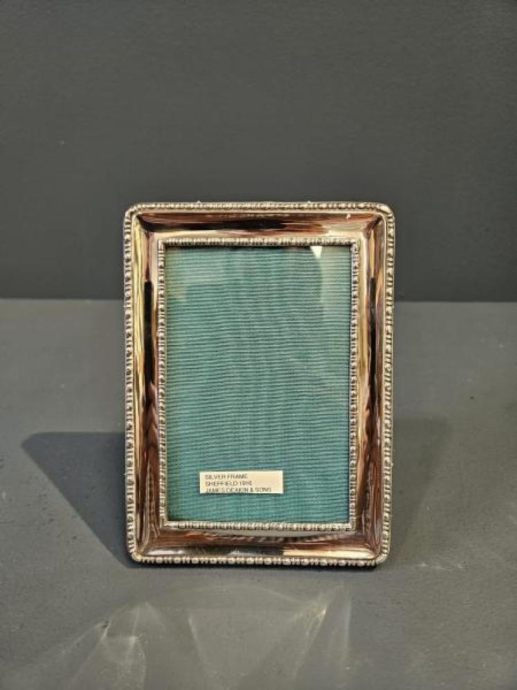 George V Silver Beaded Border Photo Frame - Image 1