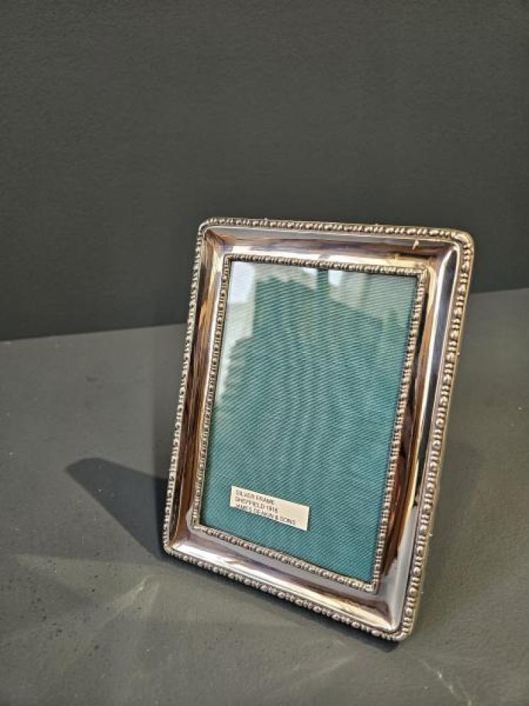 George V Silver Beaded Border Photo Frame - Image 2
