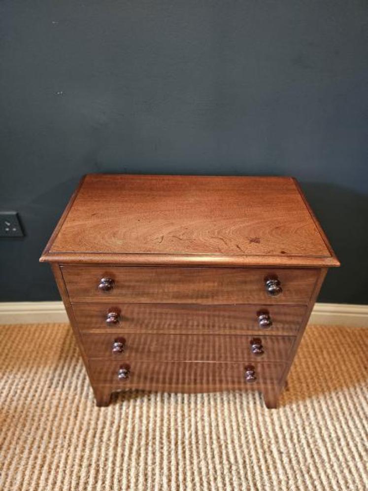 Very Small Early Victorian Mahogany Chest of Drawers - Image 3