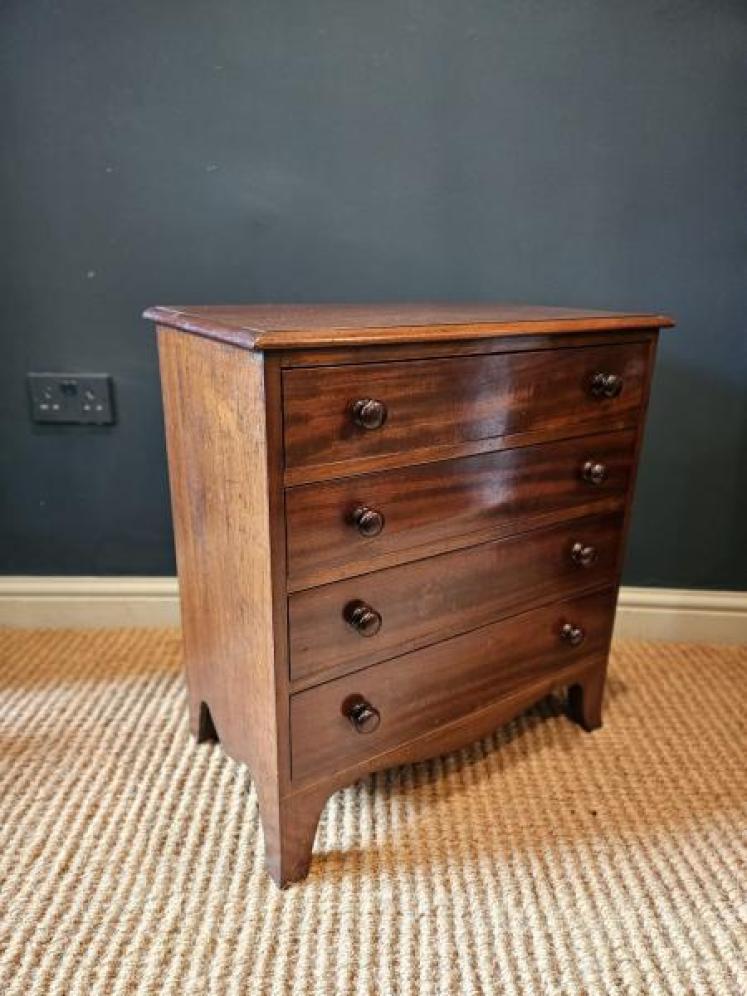 Very Small Early Victorian Mahogany Chest of Drawers - Image 4