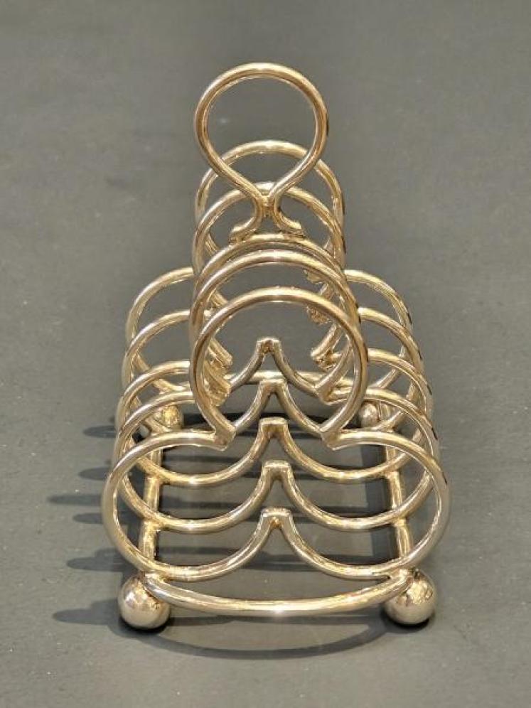 Victorian Silver Trefoil Toast Rack - Image 2