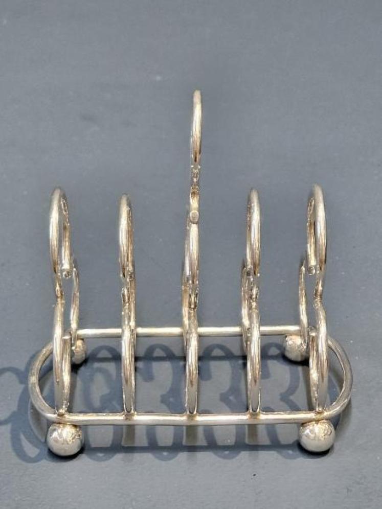 Victorian Silver Trefoil Toast Rack - Image 5