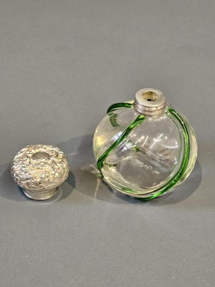 Art Nouveau Glass Silver Top Scent Bottle - Image 2