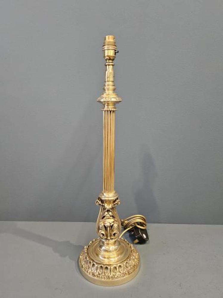 Superb Quality Victorian Cast Brass Table Lamp - Image 1