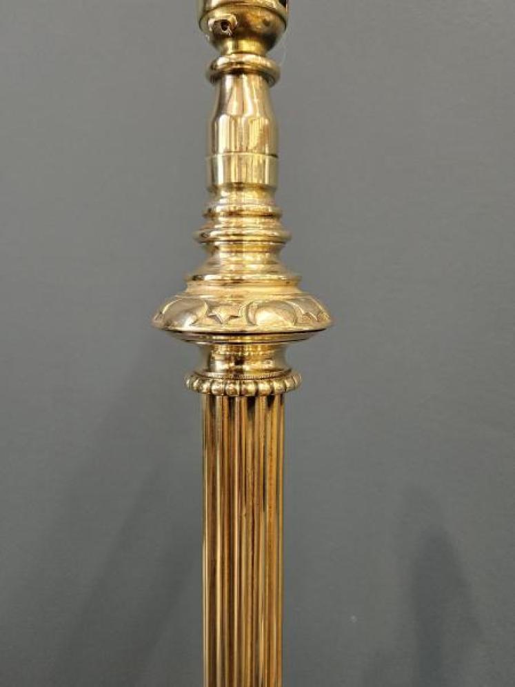 Superb Quality Victorian Cast Brass Table Lamp - Image 2