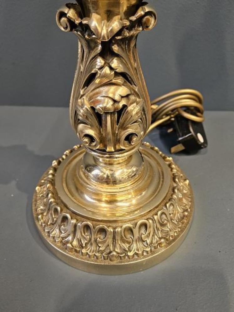 Superb Quality Victorian Cast Brass Table Lamp - Image 3