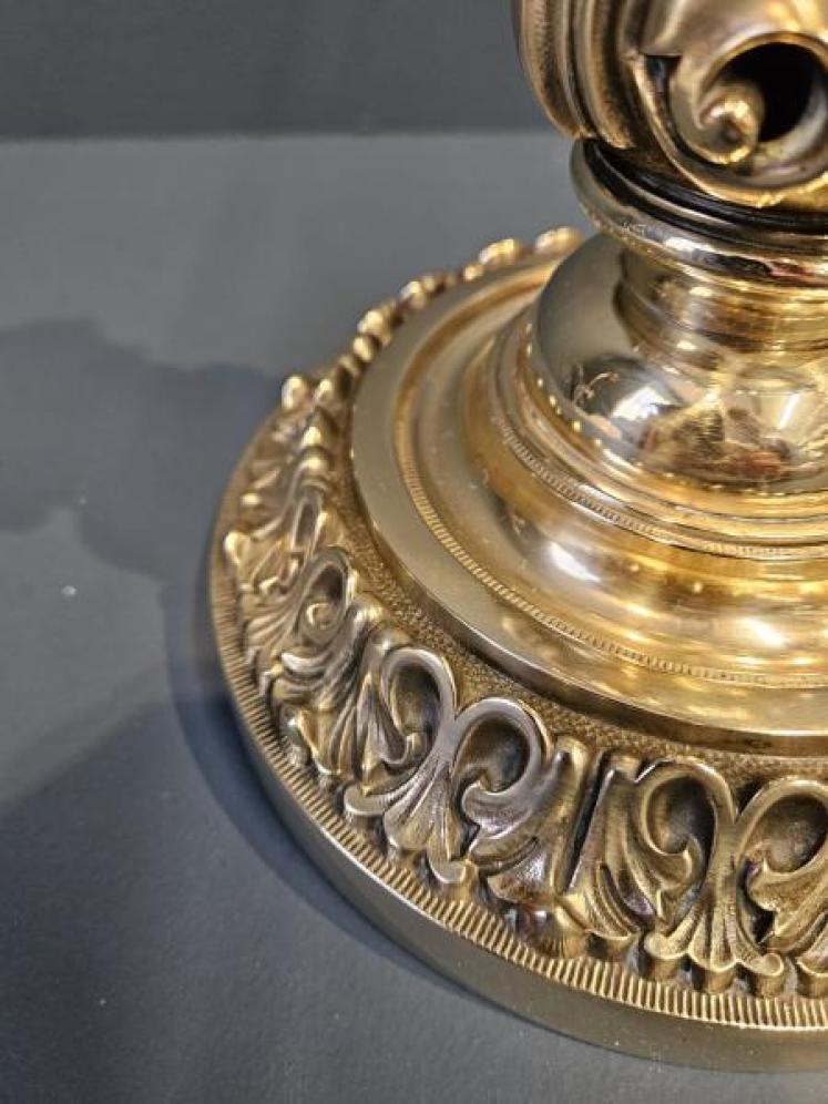 Superb Quality Victorian Cast Brass Table Lamp - Image 4