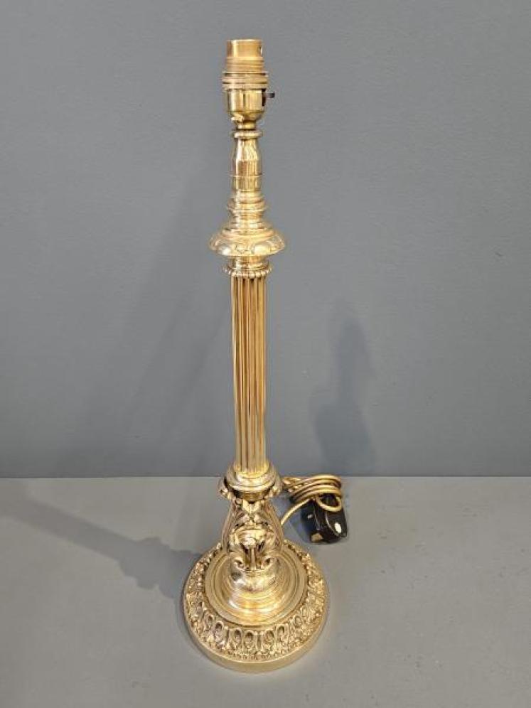 Superb Quality Victorian Cast Brass Table Lamp - Image 5