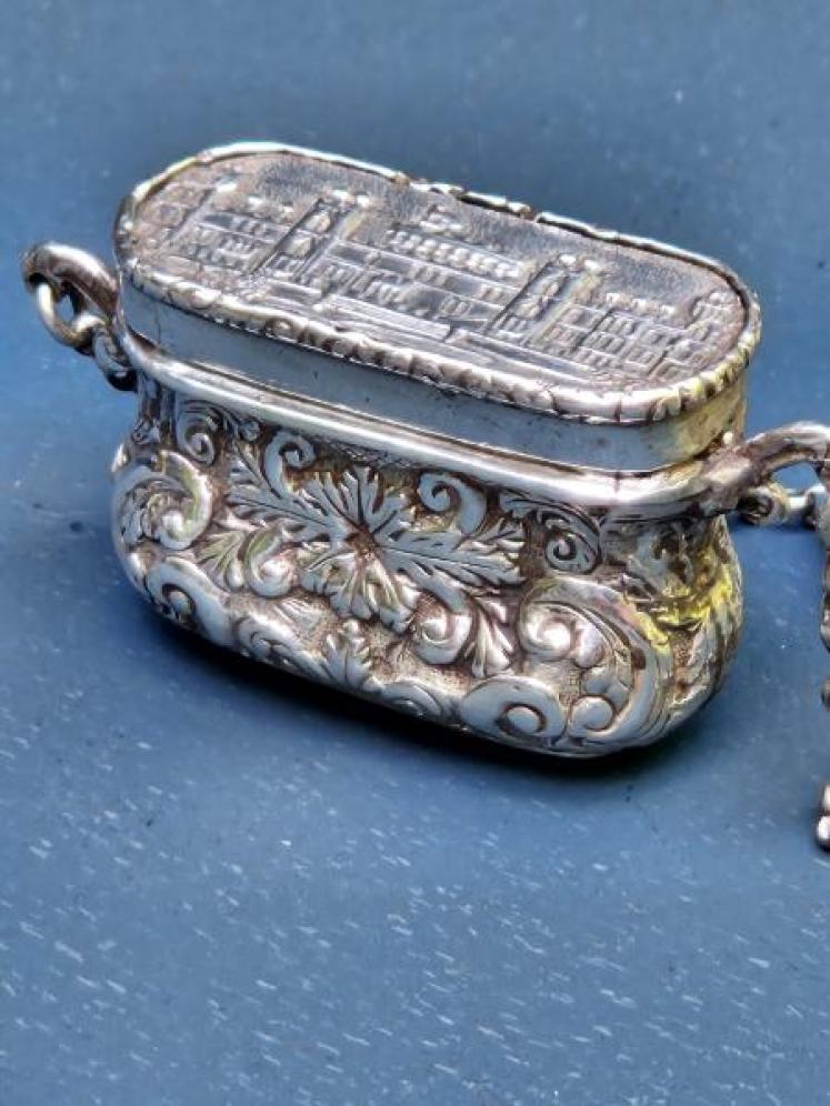 Rare Victorian Castle Top Reticule Vinaigrette - Image 2
