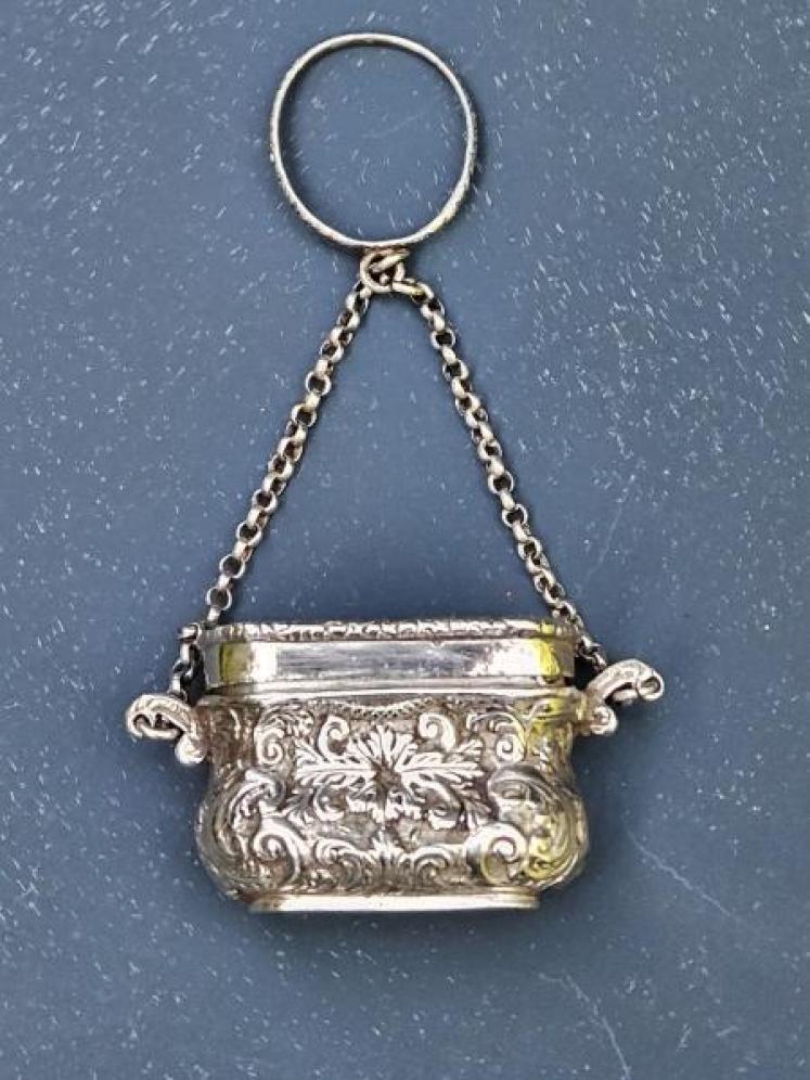 Rare Victorian Castle Top Reticule Vinaigrette - Image 4