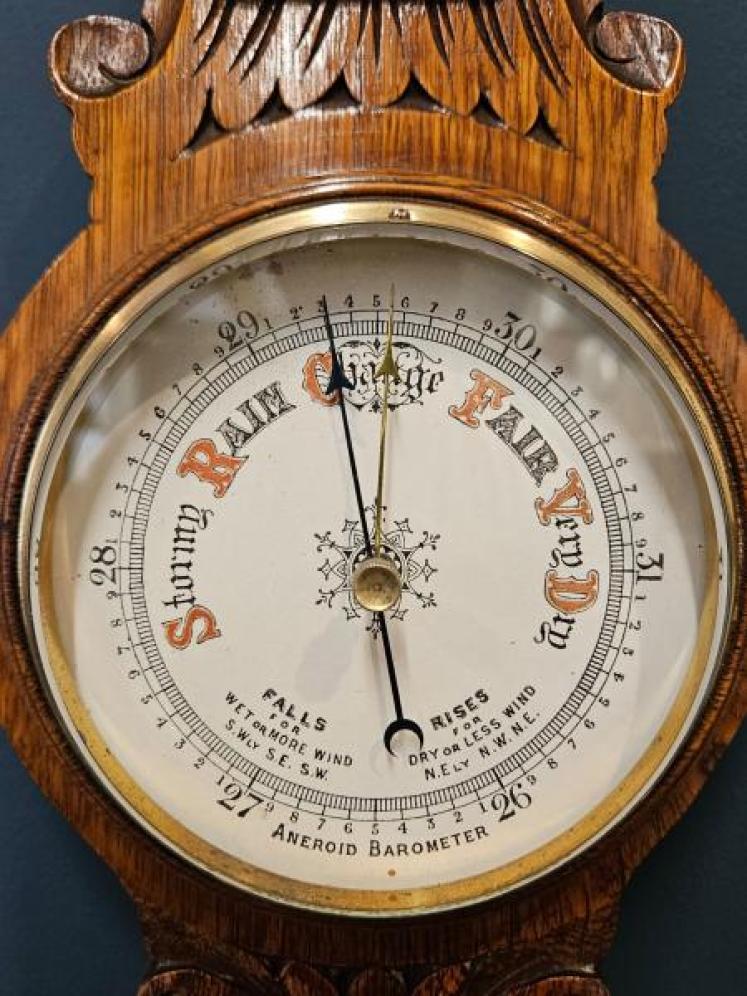 Small Victorian Oak Banjo Barometer  - Image 2