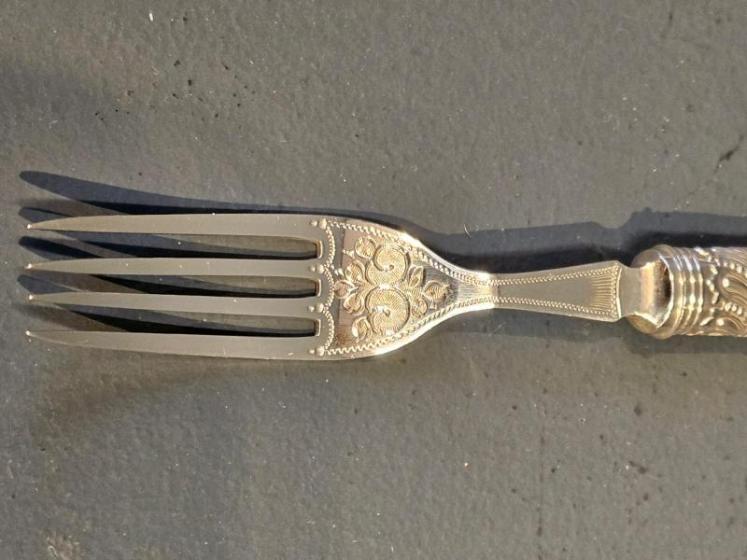 Victorian Silver and Mother of Pearl Fruit Dessert Servers - Image 2