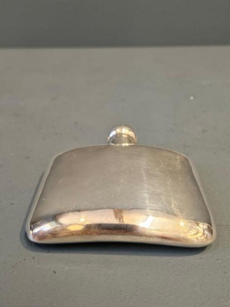 Edwardian Curved Silver Hip Flask  - Image 4