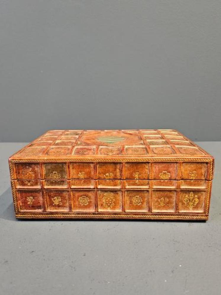 1920's Italian Embossed Leather Box - Image 2