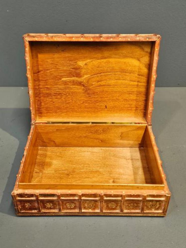 1920's Italian Embossed Leather Box - Image 6