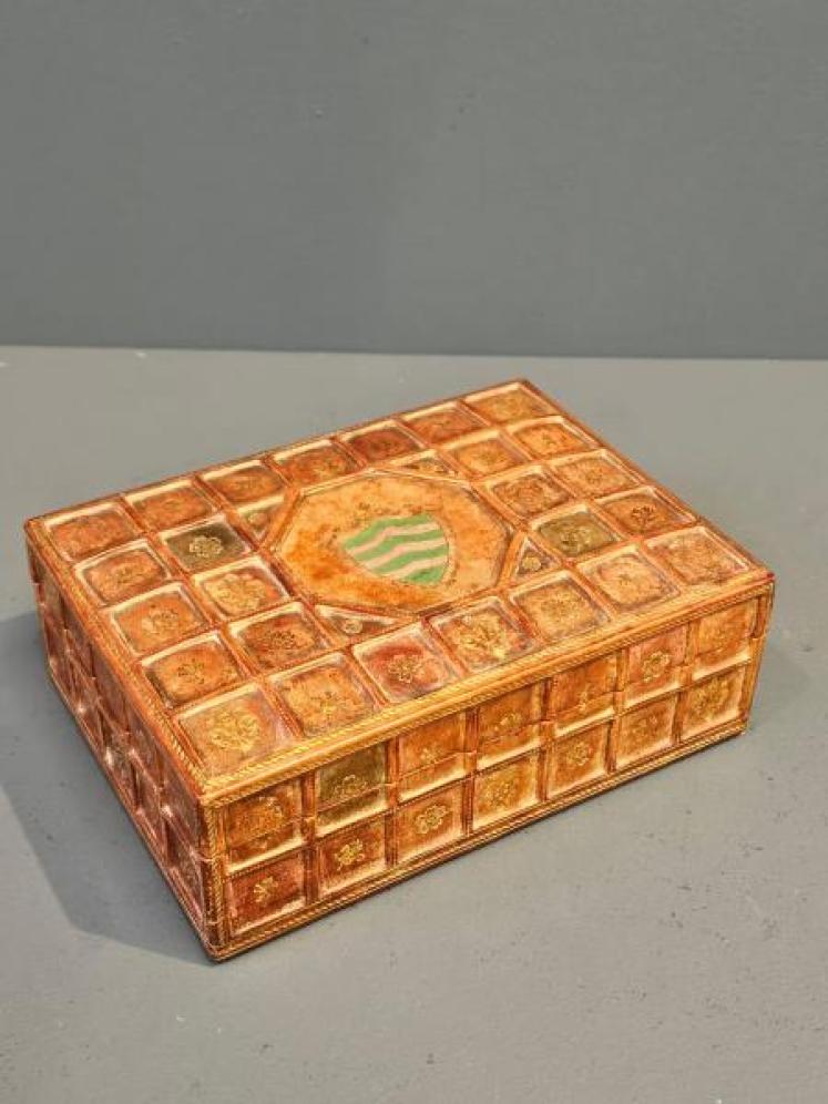 1920's Italian Embossed Leather Box - Image 7
