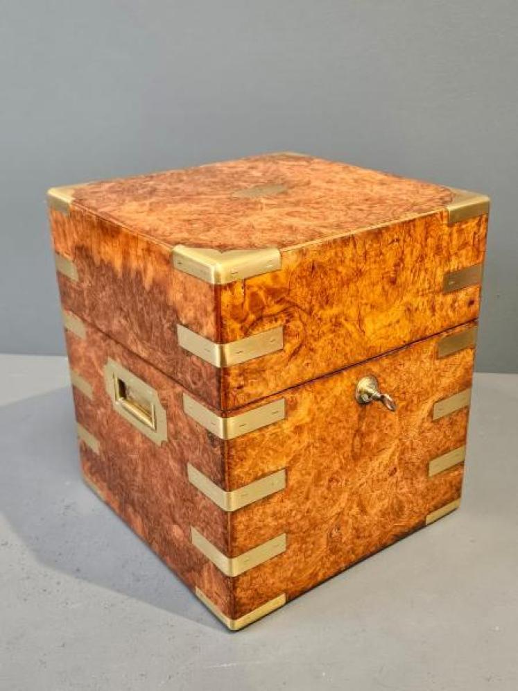 Immaculate Early Victorian Burr Walnut Tantalus Box - Image 4