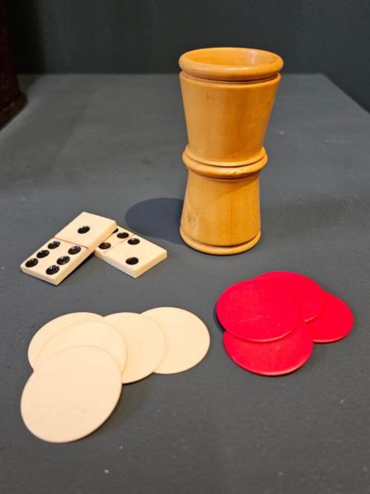 Immaculate Edwardian Rosewood Games Compendium with Original Contents - Image 3