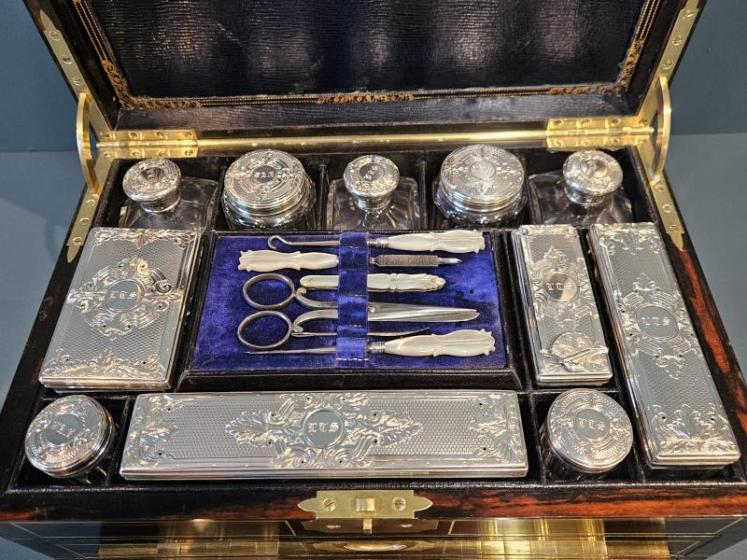 Superb Early Victorian Coromandel and Silver Travel Box - Image 2