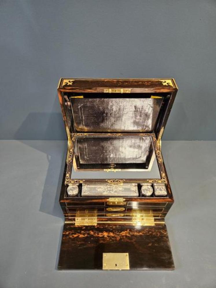 Superb Early Victorian Coromandel and Silver Travel Box - Image 3