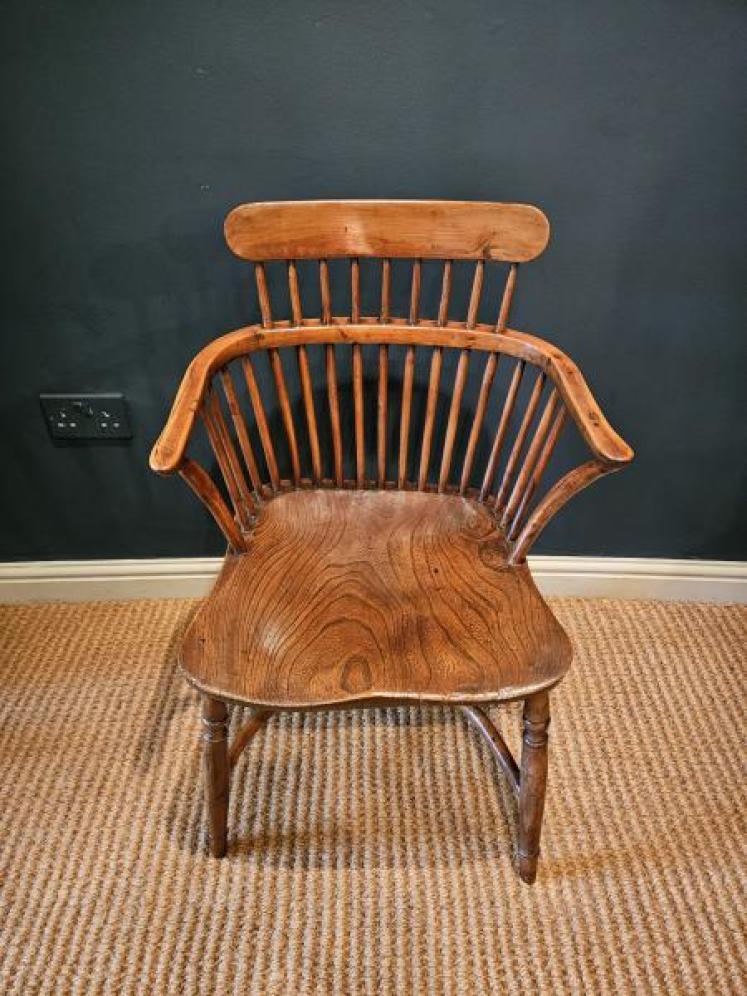 Superb Yew Wood Comb Back Windsor Chair  - Image 2
