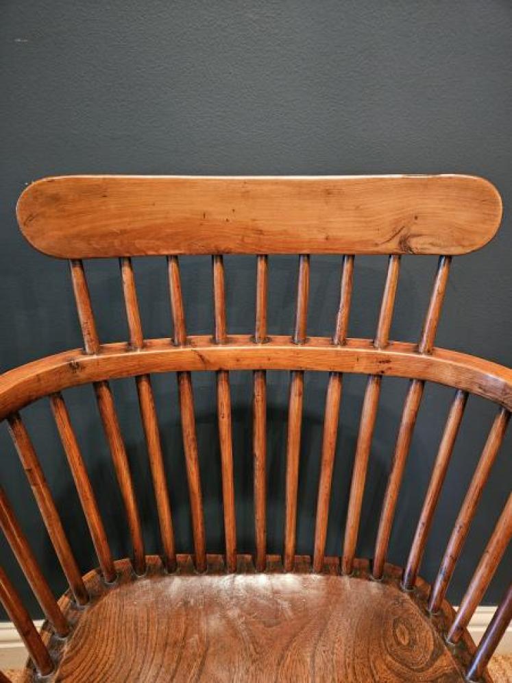 Superb Yew Wood Comb Back Windsor Chair  - Image 3