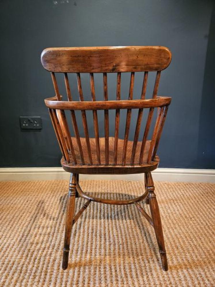 Superb Yew Wood Comb Back Windsor Chair  - Image 5
