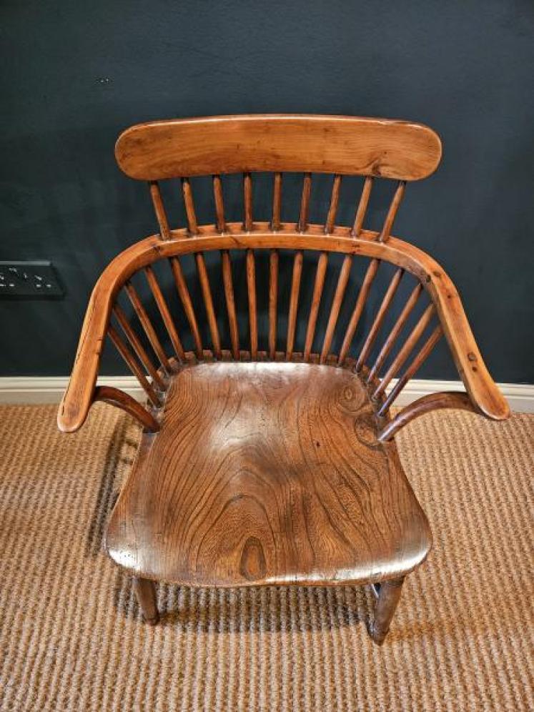 Superb Yew Wood Comb Back Windsor Chair  - Image 6
