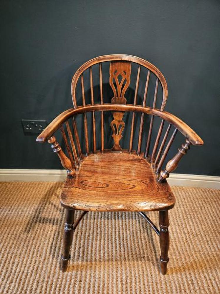 Yew Wood Low Back Windsor Chair  - Image 3