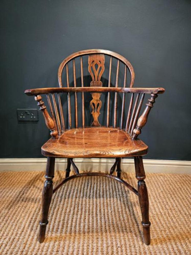 Yew Wood Low Back Windsor Chair  - Image 4