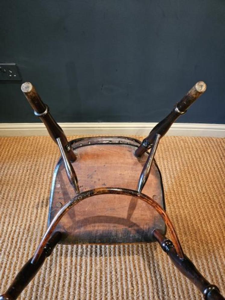 Yew Wood Low Back Windsor Chair  - Image 7