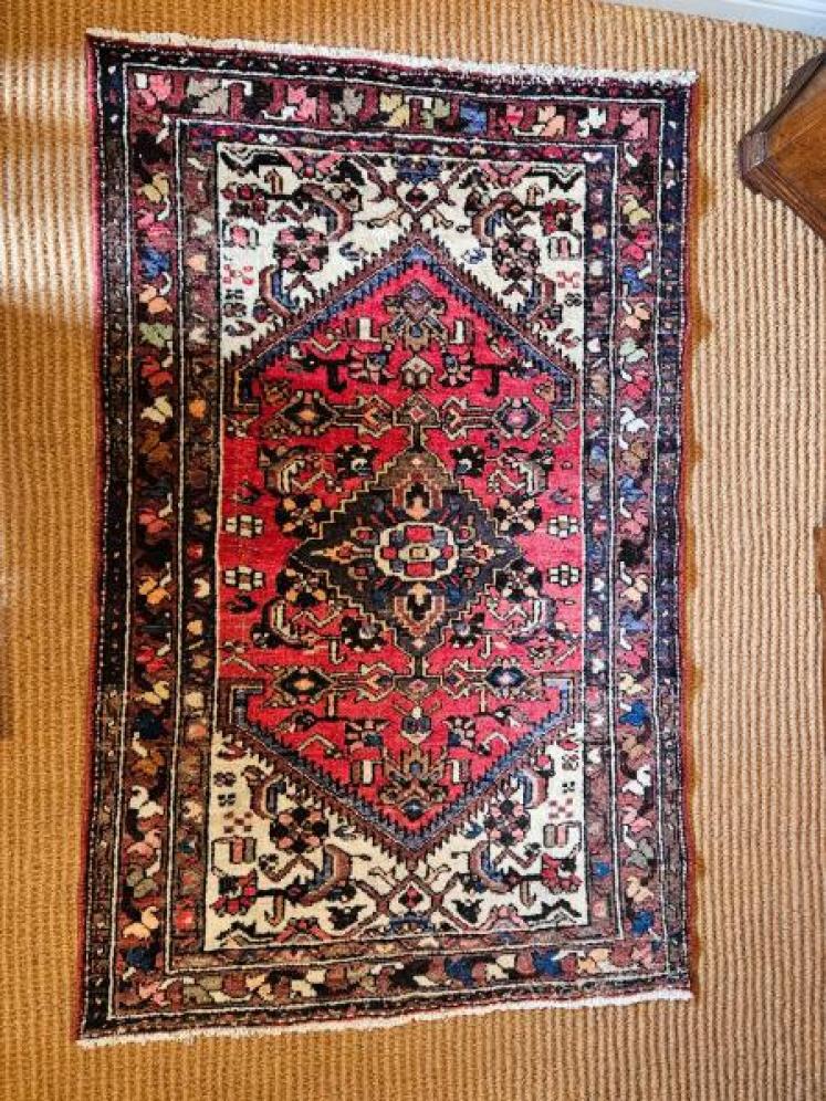Superb Persian Pure Wool Rug  - Image 1