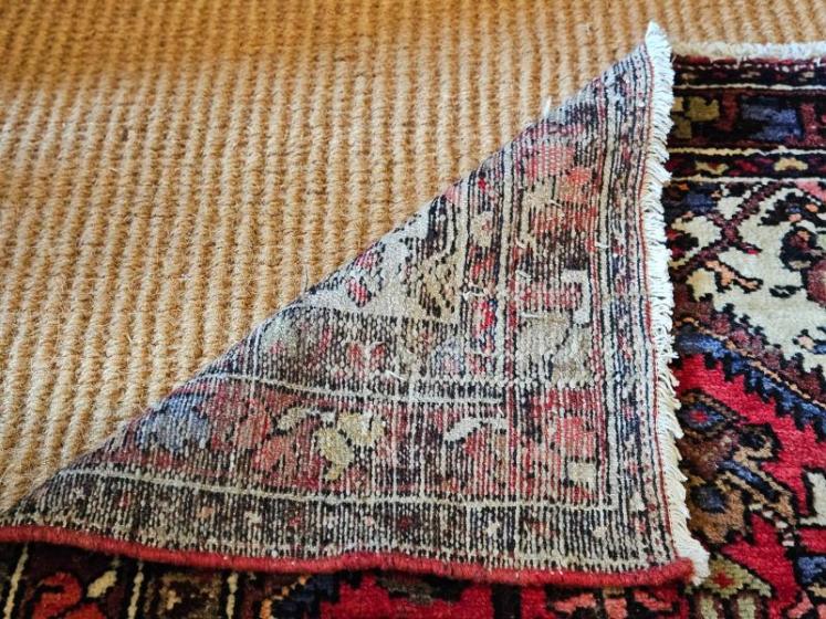 Superb Persian Pure Wool Rug  - Image 2