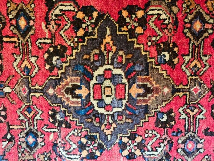 Superb Persian Pure Wool Rug  - Image 3